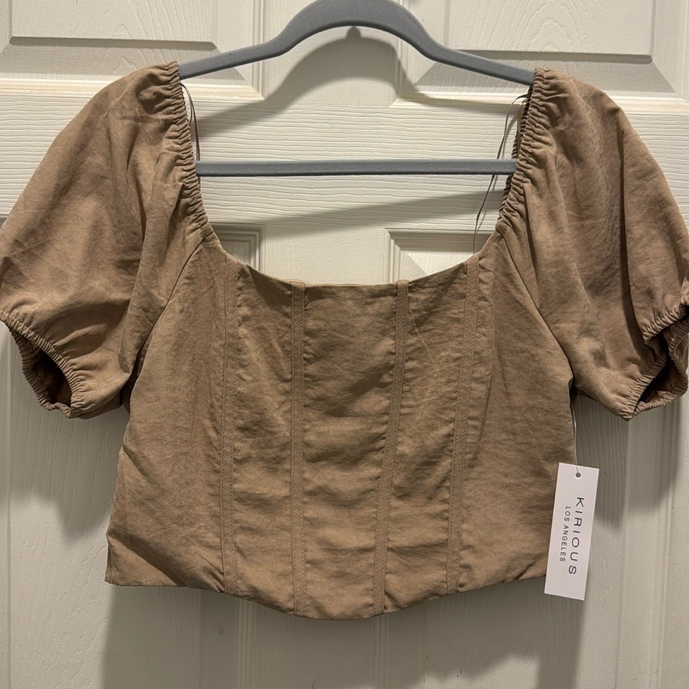 Kirious Los Angeles Tan Smocked Puff Sleeve Crop Top‎